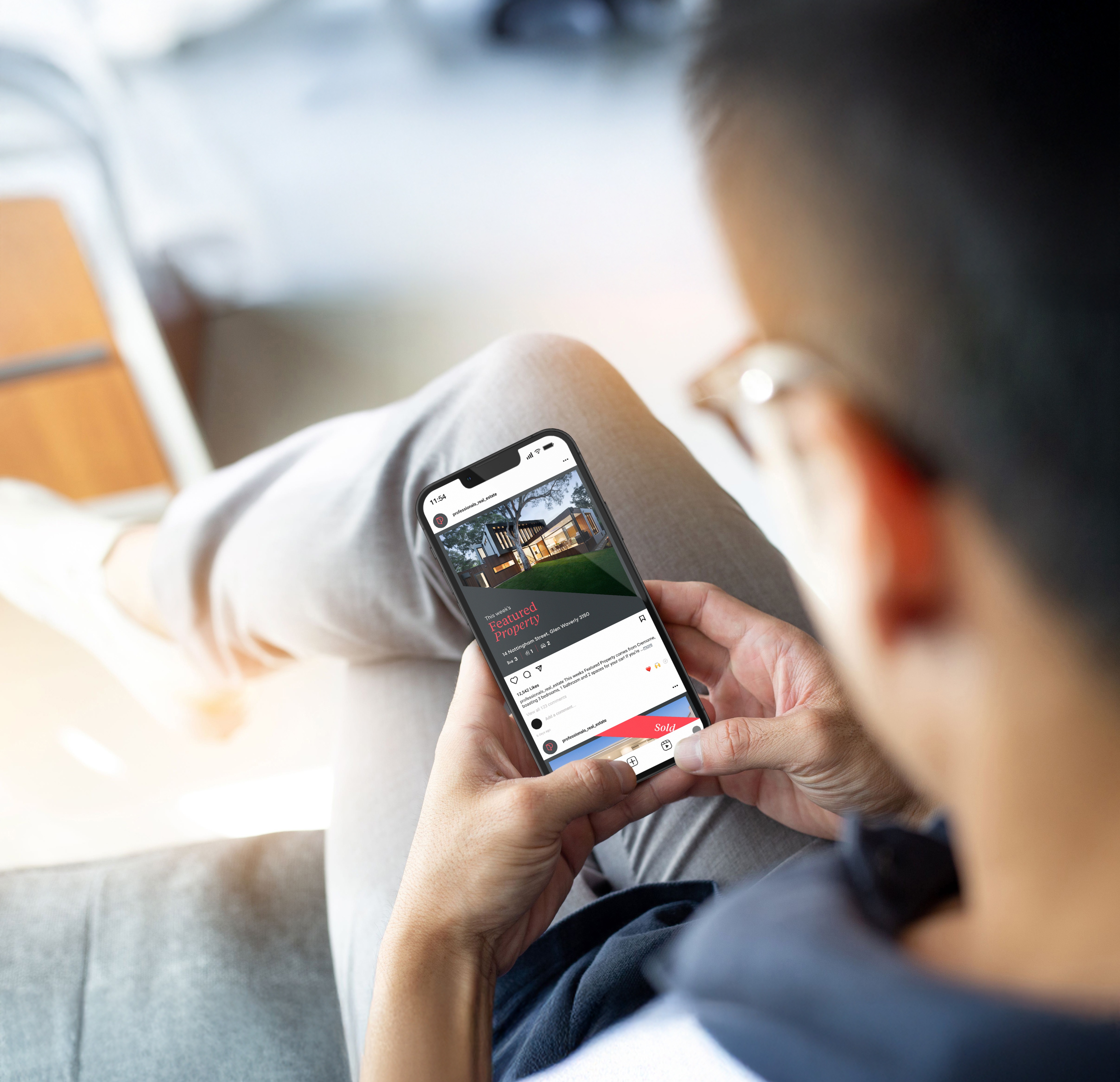 Social-Mobile-Phone-Mockup