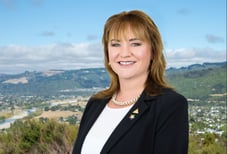 Richelle Website head shot-1-1