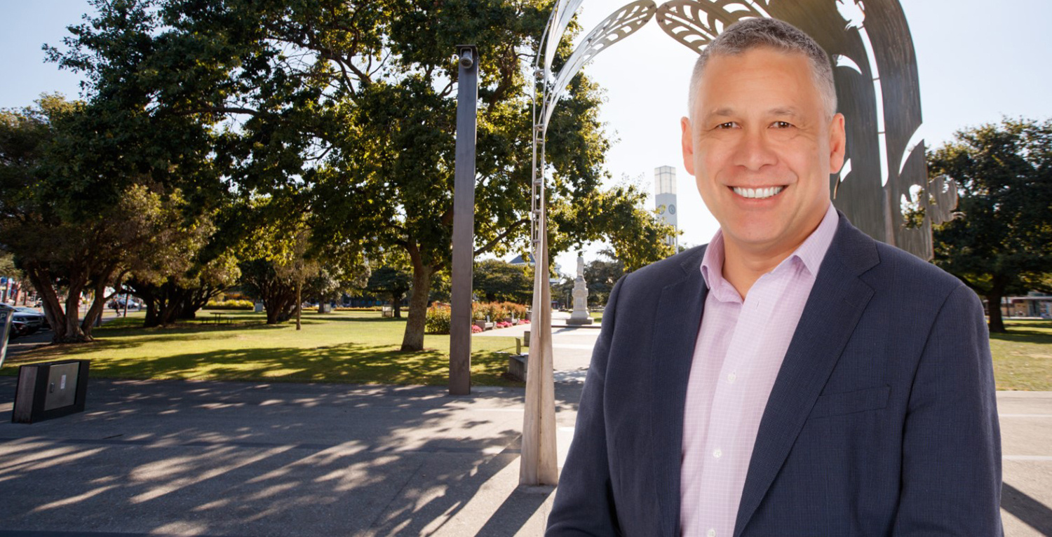 Uniquerealty_Professionals_Warren_McGrath_Agent_Hero-1
