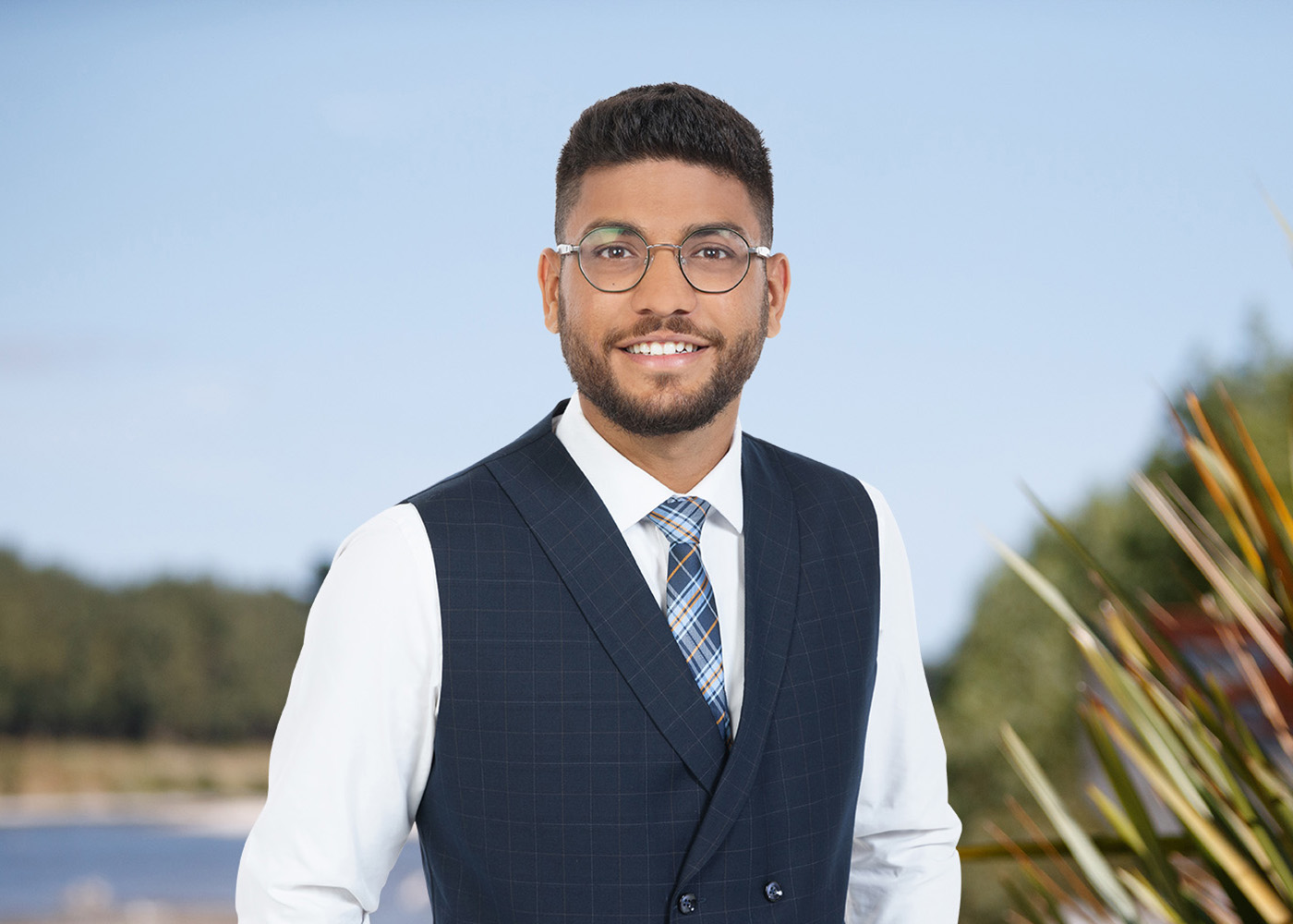 img_unq_agentbanner-maxchopra_01
